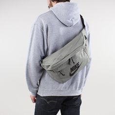 Street Lifestyle, Man Bags, Hip Pack, Style Korea, Girly Bags, Nike Tech, Waist Pack, Modern Outfits, Bag Bag