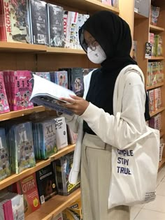 Korean Style Hijab, Haircut Selfie, Photo Hijab, Ootd Poses, Ootd Aesthetic, Muslim Outfits Casual, Outfit Korean, Hijabi Fashion Casual, Casual Hijab Outfit