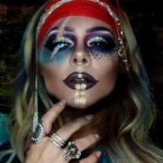 Maquillaje de Pirata en 12 sencillos pasos | MAQUILLAJEDE.ORG Pirate Makeup Female, Pirate Makeup Ideas, Samhain Ideas, Pirate Makeup, Fortune Teller Costume, Fantasy Make-up, Diy Witch, Pirate Halloween, Halloween Makeup Inspiration