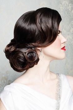 vintage wedding hairstyle vintage wedding hairstyles volume low bun on dark hair vivian makeup artist vintage wedding hairstyle Vintage Wedding Hairstyles, Side Chignon, Vintage Bridal Hair, Wedding Hair Side, Sleek Updo, Gatsby Style, Wedding Hairstyles Updo