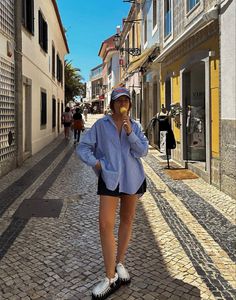 Eurotrip Outfits, Man Sandals, Rome Outfits, Plastic Man, Summer Holiday Outfits, Italy Outfits, Neue Outfits, Sandals Casual