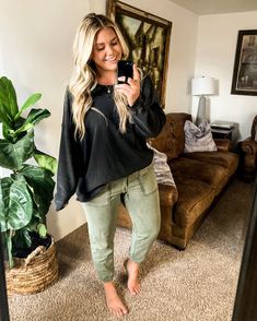 Casual Flats Outfit, Everyday Outfits Fall, Cute Church Outfits, Mid Size Outfits, Trendy Mom Outfits, Friday Outfit, Aerie Real, Fall Attire, Weekly Outfits