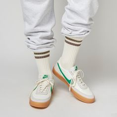 The all-purpose vintage stripe crew sock is the newest addition to Votta's line-up. An homage to the iconic 70's fashion trend, accentuate your active lifestyle with a retro striped design and vintage feels. Our careful blend of lush combed cotton, polyester, elastane, and nylon is designed to keep your feet dry, cool, and comfortable. Available in a multitude of color combinations. Cream Socks, Stripe Socks, Crew Sock, Striped Socks, Active Lifestyle, 70s Fashion, Fashion Trend, Stripes Design, Crew Socks