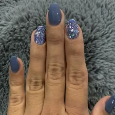 Call Dip Nails, January Nail Dip Ideas, Gel Powder Nails Designs, Light Blue Nails Winter, January Dip Nails Ideas, Winter Nails Dip Powder Colors, Dark Blue Chrome Nails, Solid Color Nail Ideas, Winter Dip Nails