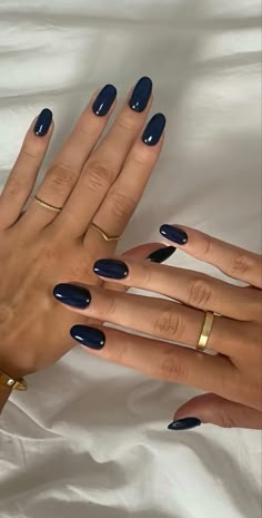 Ногти Pretty Navy Blue Nails, Trendy Nails Navy Blue, Navy Blue Nails Natural, One Color Winter Nails, Navy Round Nails, Midnight Blue Gel Nails, Hoco Nail Ideas Navy Blue, Navy Opi Gel Polish, Navy Sns Nails