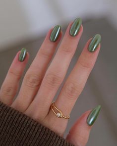 Chrome Nail Colors, Nail Color Trends, Green Nail Polish, Nagel Tips, Spring Nail Colors, Green Nail, Smink Inspiration, Makijaż Smokey Eye