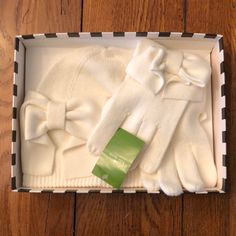 Beautiful Set - - Kate Spade Cream Colored Hat And Glove Set One Size Fits Most New In Box Mm0721 - Mar O Kate Spade Accessories, Cream Color, Kate Spade, Gloves, Women Accessories, Cream, Hats, Color