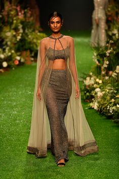 Manish Malhotra Designs, Lakme Fashion Week 2020, Blouses For Saree, Fashion Week 2022, Fiesta Outfit, Pakistani Fashion Party Wear, Dresses Casual Fall, Resort 2020