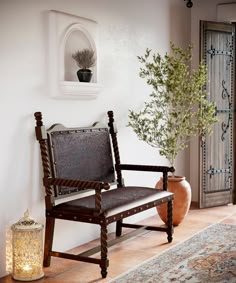 Colonial Bench Entryway, Spanish Antique Furniture, Spanish Colonial Furniture, Spanish Architecture Hacienda Style, Spanish Colonial Living Room, Spanish Villa Interior, Spanish Style Interior Design, Spanish Hacienda Style Homes, Hacienda Style Decor