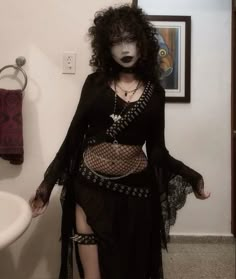 Victorian Goth Outfits Women, Mid Size Goth, Goth Outfits Romantic, Trad Goth Outfit, Mika Instagram, Poc Goth, Trad Goth Fashion