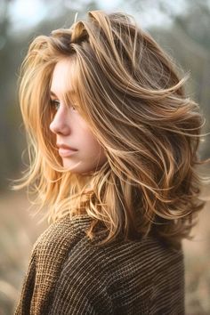 Haircut Ideas Brown Hair, Haircuts To Try, Subtle Layers, Medium Layered Haircuts, Medium Layered Hair, Haircuts For Medium Hair, Curly Hair Cuts, Medium Hair Cuts, Shoulder Length Hair