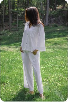 Perfect for sleeping, lounging, or heading out of the house. The Olivia Wide Leg Set will quickly become your new go-to. #PetitePlume #WideLegPajamas #PimaCotton #PimaCottonPajamas #LuxePajamas #PajamaInspo #Loungewear #LoungeOutfit #FavoritePajamas #WhitePajamas Bridal Slippers, Cotton Loungewear, Cotton Pjs, White Pajamas, Women's Loungewear, Silk Gifts, Lounge Outfit, Pink Holiday, Cozy Lounge