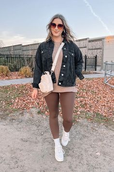 casual neutral outfit inspo Neutral Ootd, Athleisure Outfits, Black Denim Jacket