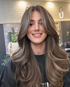 Embrace Spring 2024 with Trending Hair Colors for a Fresh Look Brunette Hair With Highlights, Brown Hair Balayage, Light Hair Color, Hair Color Balayage