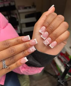 Short Acrylic Nail Ideas, Current Nail Trends, Extra Long Nails, Short French Nails, Acrylic Nail Ideas, Short French, Sweater Nails, Glamour Nails