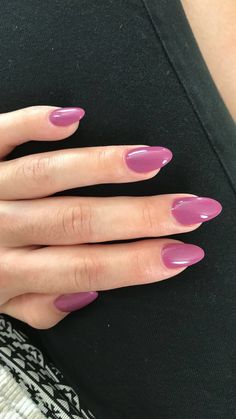 Gel X Nails Oval Short, Hot Pink Nails Round Shape, Magenta Nails Aesthetic, Pretty Round Nails, Simple Nails Grunge, Short Almond Nail Colors, Mauve Round Nails, Summer Gel Nails Round, Oval Nails Colors