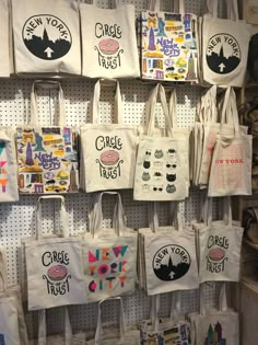 Thanks to @gcoppa for making this photo available freely on @unsplash 🎁 Diy Tote Bag Design, Tote Bag Business, Handpainted Tote Bags, Canvas Bag Diy, Desain Tote Bag, Craft Market Display, Tot Bag, Canvas Bag Design, Quote Tote Bag