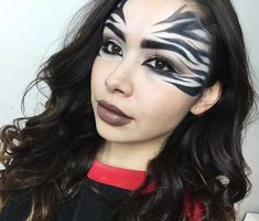 CafeMom.com : Zebra Halloween Makeup : 20 Animal-Inspired Halloween Makeup Looks That Don't Even Need a Costume -- Makeup artist Selena NB thought outside the box with this ultra glam zebra look! But, of course doing one's whole face in black and white stripes is totally acceptable, too! Zebra Face Paint, Leopard Makeup Halloween, Bunny Halloween Makeup, Zebra Halloween Costume, Deer Halloween Makeup, Lion Makeup, Unicorn Makeup Halloween, Halloween Makeup Artist