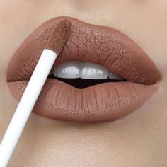 Light Brown Lipstick, Brown Lipstick Shades, Brown Liquid Lipstick, Oil Based Makeup Remover, Dry Lip, Brown Matte Lipstick, High Shine Lip Gloss, Lipstick Shade, Soften Lips