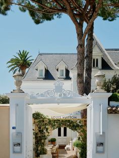 the entrance to louis vuitton's home in palm beach, florida is shown