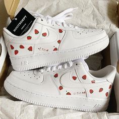 Strawberry Custom Air Force 1-shecustomize Strawberry Air Forces, Air Force 1 Custom Ideas, Custom Shoe Designs, Strawberry Sneakers, Drawing Sneakers, Strawberry Shoes, Shoe Artwork, Decorating Shoes, Nike Custom