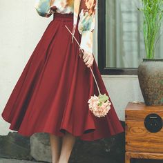 A wine-colored retro skirt that seems to be filled with a rich aroma. 
The high-waisted construction and wide waistband give it a vintage feel.
 Pair it with a retro blouse to look like a coffee-loving lady in the afternoon.



 <Size>



 S size






 Total length: 73cm

 Waist: 64-68cm




 M size



 Total length: 76cm

 Waist: 68-72cm











 <Material>



 polyester








 <Model worn>



 Wearing size



 M size




 model dimensions



 Height: 169cm

 Weight: 52kg









 <Oth High Waist Gathered Skirt For Fall, Retro Red Skirt For Fall, Elegant Lined Burgundy Skirt, Elegant Burgundy Midi Skirt, High Waist Retro Pleated Skirt, Elegant Burgundy Pleated Skirt, Retro Pleated Brown Skirt, Vintage Brown Flowy Skirt, Burgundy Flared Skirt For Fall