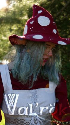 Cottagecore Fairy Costume, Cottagecore Witch Costume, Mushroom Hat Pattern, Cool Hats Aesthetic, Cottage Core Witch Costume, Cottagecore Halloween Costume, Mushroom Costumes, Mushroom Outfits, Mushroom Witch Costume