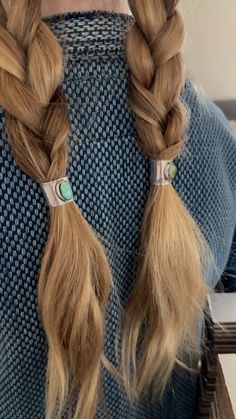 Made some braid bands, adjustable silver and turquoise, with or without rubber band loop (to keep it secured for fine hair). What do you… | Instagram Silver Hair Rings, Cute Hairstyles With Clips, Hair Clips Hairstyle, Hair Charm Rings, Hair Braid Band, Fall Outfits Aesthetic Vintage, Braids With Metal Rings, Hair Pineapple, Silver Hair Jewelry