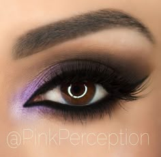 This is so beautiful Carnaval Make-up, Black Smokey Eye, Smink Inspiration, Makijaż Smokey Eye, Purple Eyeshadow, Black Makeup, Makeup Goals, Smokey Eye Makeup, Prom Makeup