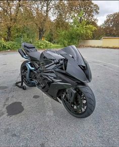 a black motorcycle parked in a parking lot