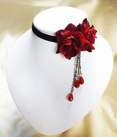 Royal Victorian Dresses, Red Victorian Outfit, Kalung Choker, Anting Manik, Accessory Inspo, Velvet Necklace, Rose Girl, Neo Victorian, Gothic Vintage