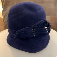 Beautiful Cloche Navy Felt Hat. Like New Adjustable Brimmed Blue Cloche Hat, Navy Cotton Winter Hat, Adjustable Navy Winter Hat, Vintage Navy Hat With Curved Brim, Navy Blue Pillbox Hat, Felt Hat, Accessories Branding, Like New, Felt