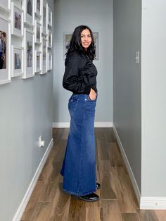 Spring trend alert: the denim maxi skirt. This chic paneled denim skirt is just the piece you need for your wardrobe. Denim Maxi Skirt, Classic Chic, Spring Trends, Womens Casual Outfits, Jean Skirt, Cute Casual Outfits, A Line Skirts