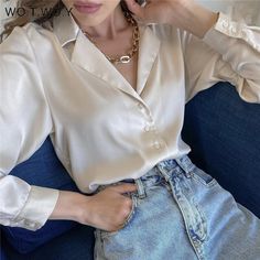 Satin Polo Outfit Women, Silk Polo Outfit Women, Satin Blouse Shirts, Female Blouse, Satin Bluse, White Office, Ladies Shirt, Looks Party, Top Shirt Women