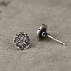 Middle Ages Vintage Rose Flower Stud Earrings For Women Sterling Silver Ear Studs Bijoux Anti-allergy Jewelry Certificate: YES Main Stone: NONE Item Weight: 0.03g Metals Type: silver Metal Stamp: 925,Sterling Model Number: 3256801765633218 Certificate Type: CMA Gender: Unisex Side Stone: None Certificate Number: - is_customized: Yes Back Finding: Push-back Earring Type: Stud Earrings Shape\pattern: Round Occasion: Party Fine or Fashion: Fine Style: Punk Size: 7mm Weight: 0.03g As this item is Re Vintage Silver Jewelry, Silver Flower Earrings, Flower Stud Earrings, Tiny Earrings, Flower Stud, Stud Earrings For Women, Sterling Silver Flowers, Floral Jewellery, Flower Earrings Studs