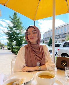 Maryam Malik Hijab Style, Hjab Clothes Summer, Hijab Styles Aesthetic, Maryam Amaria, Hijabi Instagram Photos, Malaysian Hijab Style, Malaysian Hijab, Elegant Hijab, Hijab Accessories