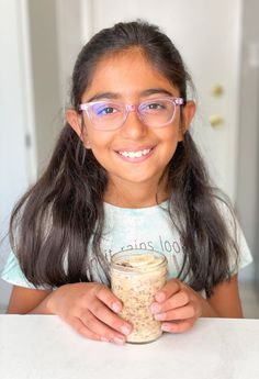 Make these quick Chocolate Chip Banana Overnight Oats with bananas, rolled oats, chia seeds, and chocolate chips for a delicious breakfast. They are ideal for busy mornings when prepared the night before. | Overnight Oats healthy | Overnight Oats in a jar | pipingpotcurry.com Oats Recipe