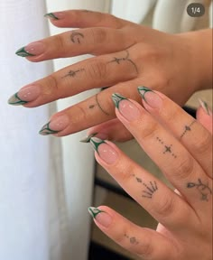 Green Nails Ideas, Chic Nail Designs, Green Nail Designs, Green Nail, Almond Acrylic Nails, Chic Nails