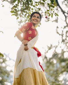 Half Saree For Onam, Kasavu Half Saree, Saree For Onam, Good Videos, Onam Outfits, Photo Stills, Nivetha Pethuraj, Prabhas Pics