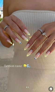 Lemon Nails, Casual Nails, Almond Nails Designs, Makijaż Smokey Eye