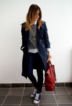 Tendencia Stripes: Un invierno rayado!!! – EL CLOSET DE GIULIANA Trenchcoat Outfit, Trenchcoat Style, Trench Coat Outfit, Cozy Winter Outfits, Coat Outfit, Outfits With Converse, Coat Outfits, Looks Style