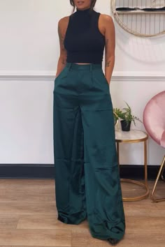 Satin Pants Wedding, Satin Jeans Outfit, Satin Green Pants, Green Casual Outfit For Women, Silk Dress Pants Outfit, Semi Formal Wide Leg Pants Outfit, Stain Pants Outfit, Outfits With Silk Pants, Gold Silk Pants Outfit