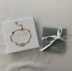 Dior Accessories Jewelry, Cd Bracelet, Dior Aesthetic, Dior Girl, Luxury Purses, Jewelry Design Earrings