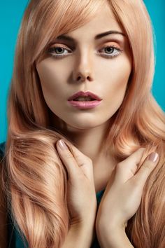 One of the nicest peach hairs I've seen! Highlights Bob, Blond Rose, Gold Hair Colors, Hair Color Rose Gold, Spring Hair Color, Beautiful Hair Color, Strawberry Blonde Hair, Dark Brown Hair Color