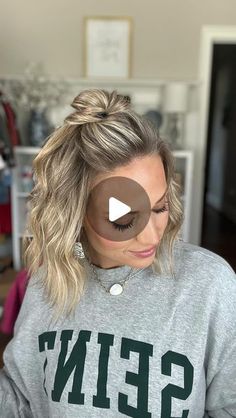 Stylish Hairstyles for Every Occasion Up Hairstyles For Short Hair, Half Up Hairstyles, Short Hair Up, Keepsake Crafts, Second Day Hairstyles, Easy Hair Updos, Hairdos For Short Hair, Silhouette Ideas