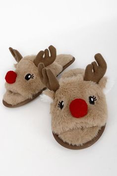 Adorable Holiday slippers make the perfect gift for a teacher, teenager, or friend! Penguin, Santa, and Bear slippers sized: S/M - 6-8, L/XL - 9-11 Reindeer sized: S - 5/6, M - 7/8, L - 9/10 Festive Slippers, Reindeer Slippers, Christmas Preppy, Holiday Slippers, Toddler Patterns, Christmas Slippers, Rudolph Christmas, Bear Slippers, Reindeer Face