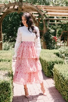 Modest Birthday Outfit, Ruffle Skirt Long, Outfits Faldas, Birthday Outfit Ideas, Birthday Dress Women, Birthday Outfit For Women, Mixed Media Dress, Simple Frocks, Rachel Parcell