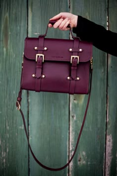 Fossil Relic satchel. Does anyone own this? Please tell me its name or sell me yours! Purple Stuff, Bags Prada, Mens Fashion Blog, Stylish Handbags, Trendy Handbags