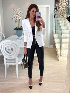 Semi Formal Mujer, Running Errands Outfit, Casual Date Night Outfit, Fiesta Outfit, Black White Outfit, Stylish Work Attire, Evening Outfits, Blazer Outfits