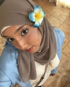 Christian Veiling, Somali Beauty, Christian Veils, Islamic Modesty, Estilo Hijab, Head Wrap Styles, Hijab Style Tutorial, Mode Turban, College Fits